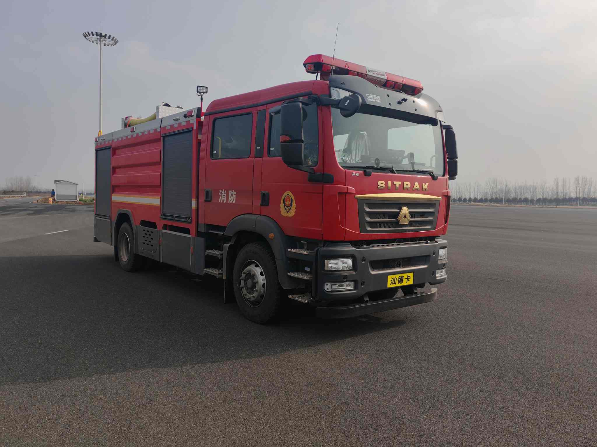 YL5190GXFPM80/SDK型泡沫消防车图片
