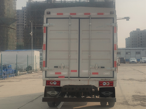 福田牌BJ5046CCY8ADA-51倉(cāng)柵式運(yùn)輸車公告圖片
