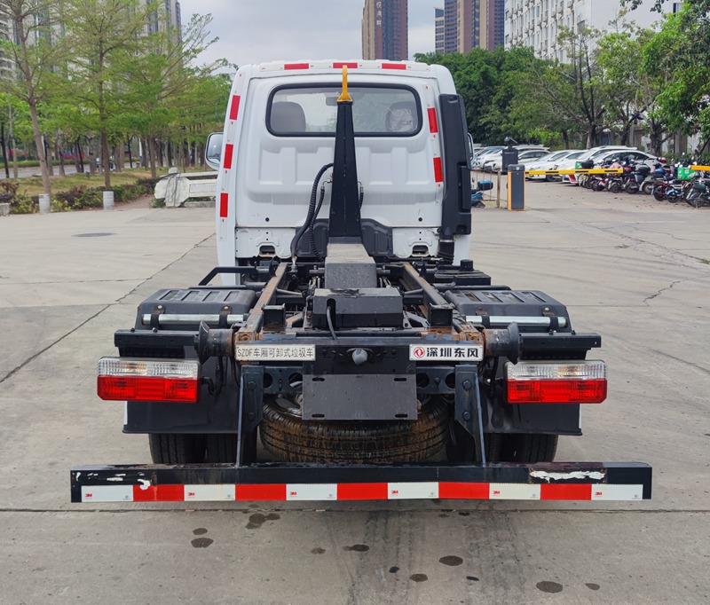 東風牌EQ5030ZXXS6車廂可卸式垃圾車公告圖片