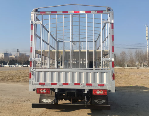 福田牌BJ5043CCY9JDA-52倉(cāng)柵式運(yùn)輸車公告圖片