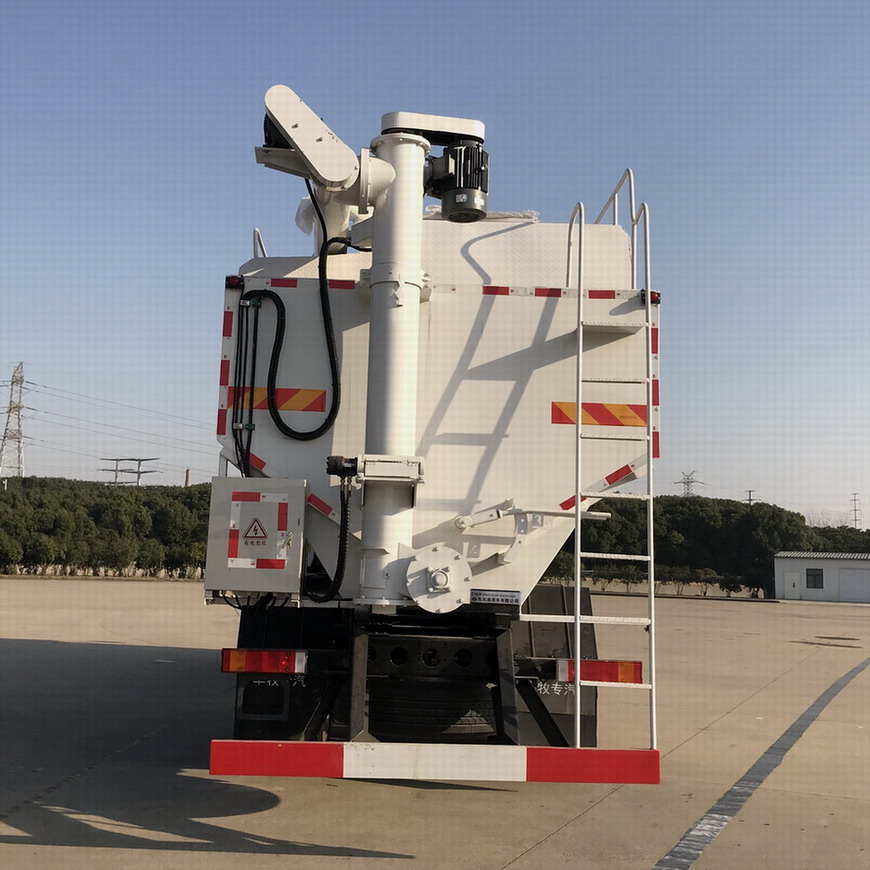 東風(fēng)牌DFH5310ZSLAX8散裝飼料運輸車公告圖片