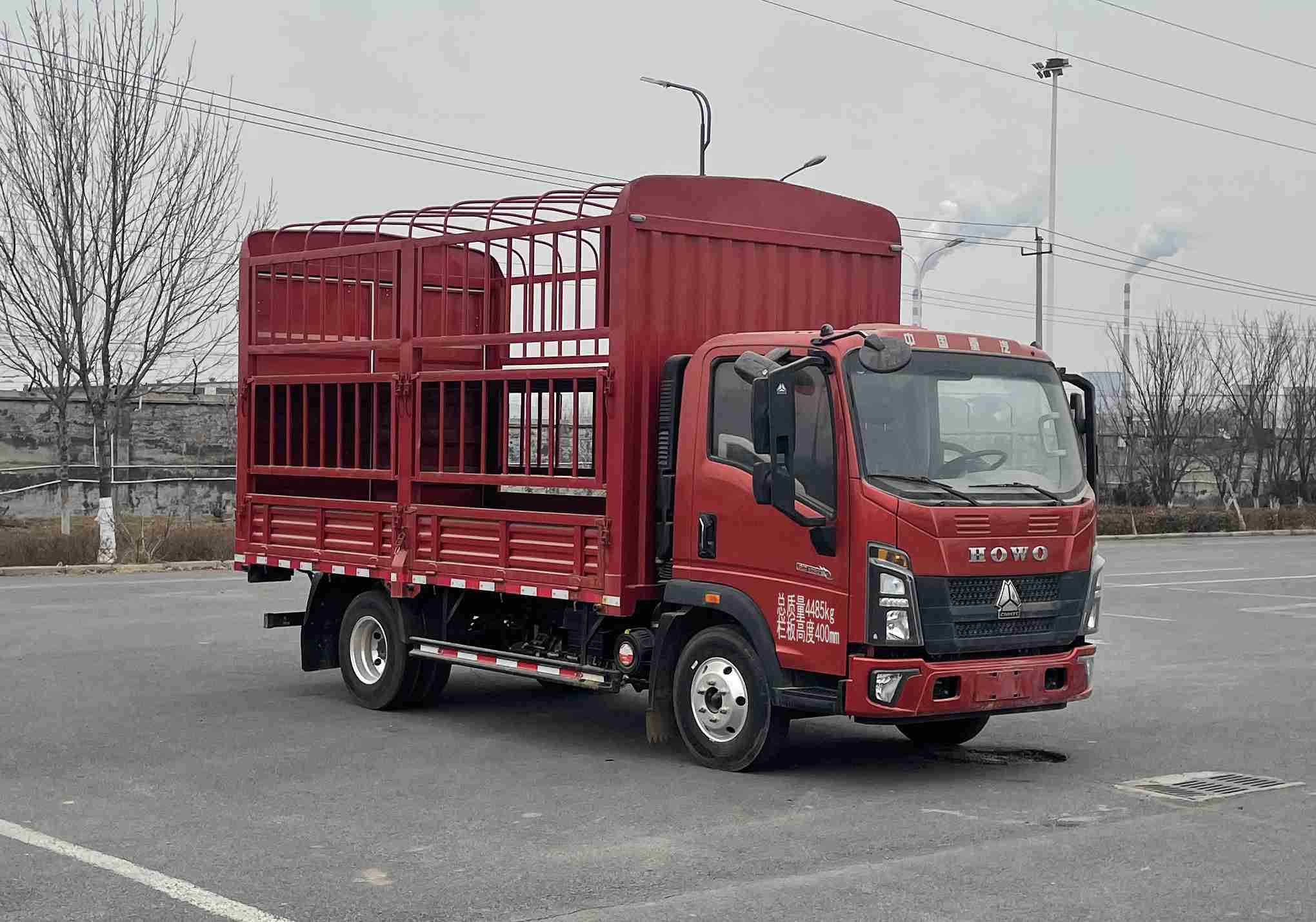 豪沃牌ZZ5047CCYC3215F145倉柵式運(yùn)輸車公告圖片