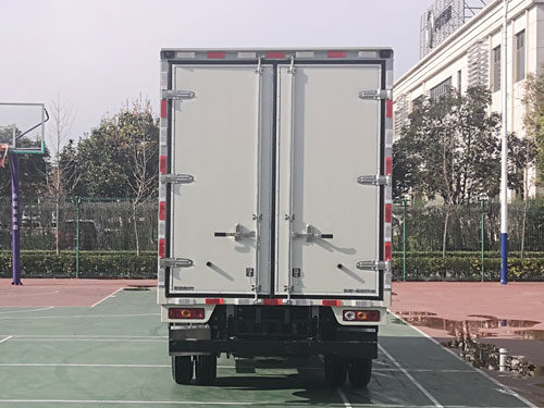 福田牌BJ5045XXY8ABA-21廂式運(yùn)輸車公告圖片
