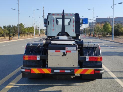 中國(guó)中車(chē)牌TEG5250ZXX6JF1車(chē)廂可卸式垃圾車(chē)公告圖片