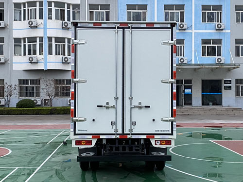 福田牌BJ5045XXY9JBA-21廂式運(yùn)輸車公告圖片
