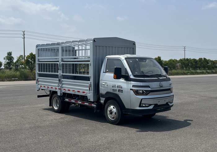 豪沃牌ZZ5047CCYF3111F145倉柵式運(yùn)輸車公告圖片