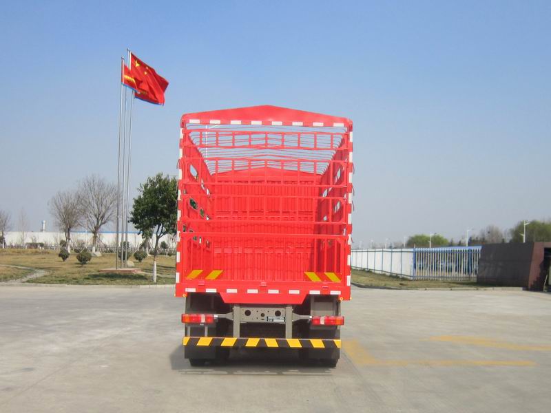 豪沃牌ZZ5187CCQK511JF1畜禽運(yùn)輸車公告圖片