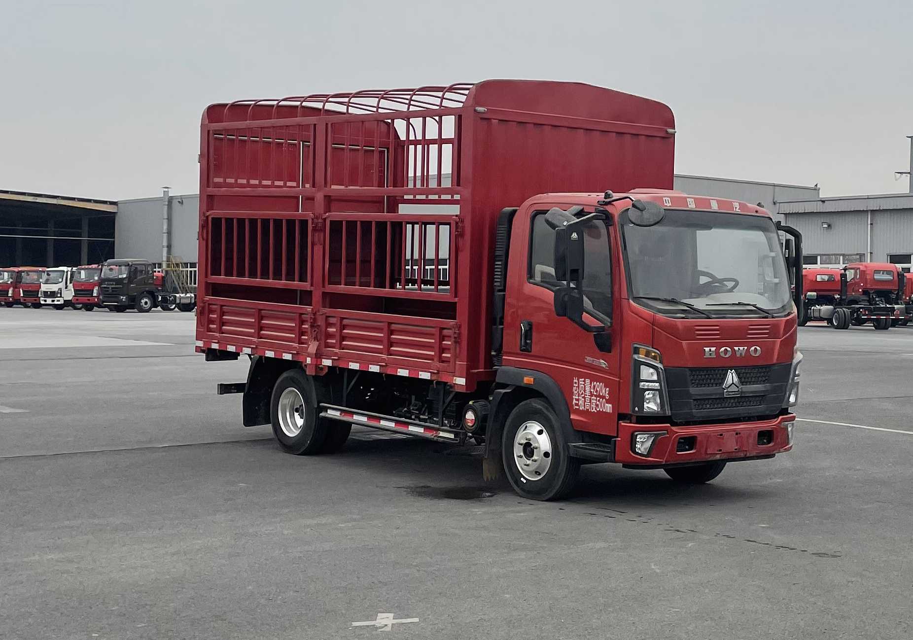 豪沃牌ZZ5047CCYG3214F143倉柵式運(yùn)輸車公告圖片