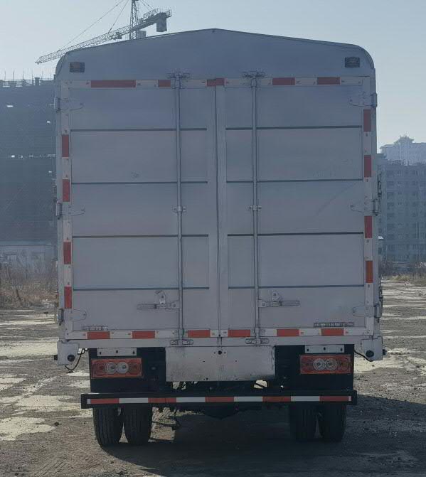 福田牌BJ5044CCY9JBA-09倉柵式運(yùn)輸車公告圖片