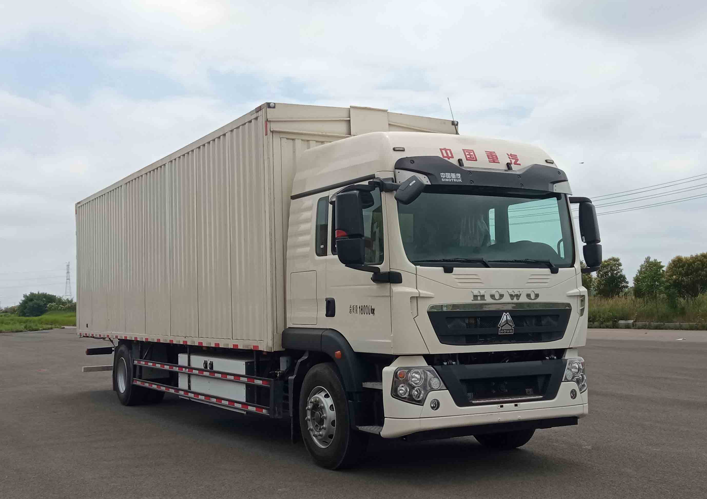 豪沃牌ZZ5187XYKN711GZ1BEV純電動(dòng)翼開(kāi)啟廂式車公告圖片