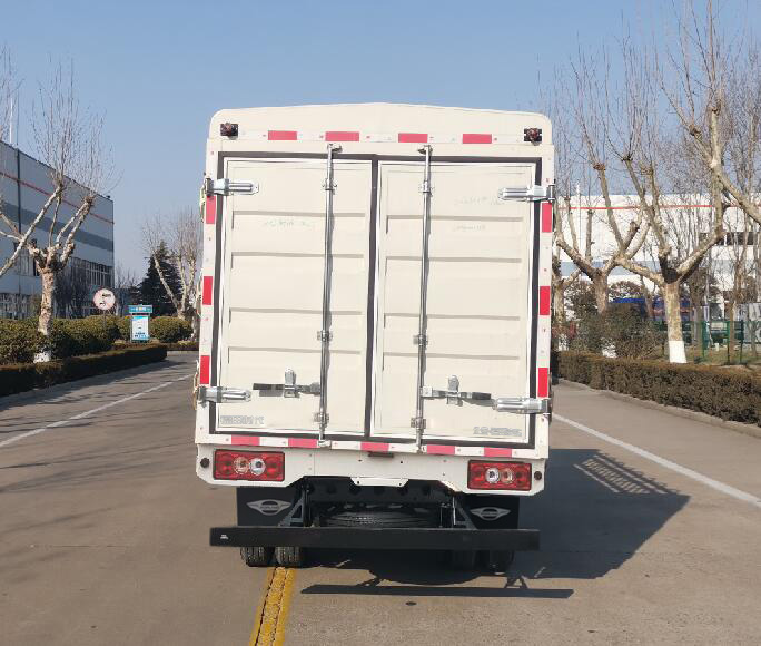 福田牌BJ5045CCY9JB3-55倉(cāng)柵式運(yùn)輸車(chē)公告圖片