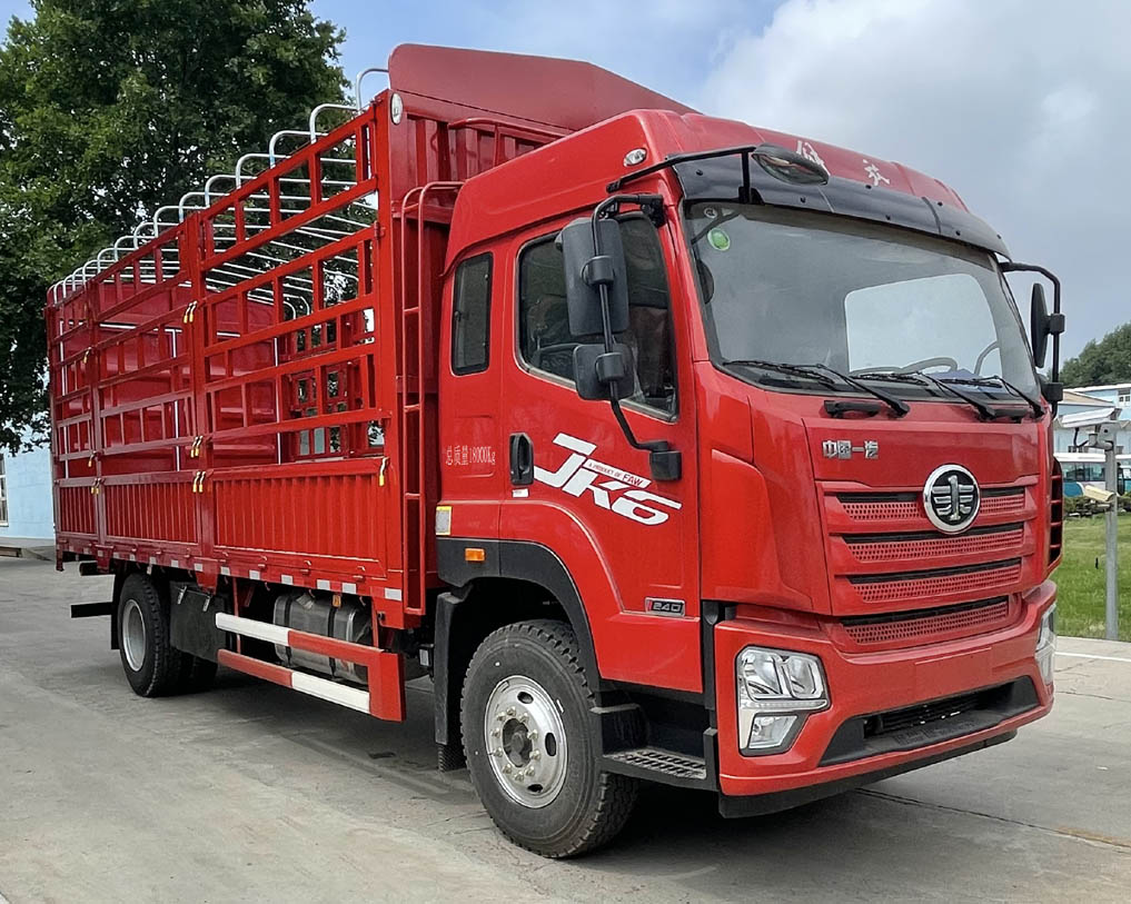 解放牌CA5180CCYP28K2L2E6A80倉(cāng)柵式運(yùn)輸車(chē)公告圖片