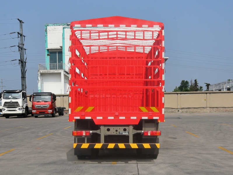 豪沃牌ZZ5317CCQV446KF1畜禽運輸車公告圖片