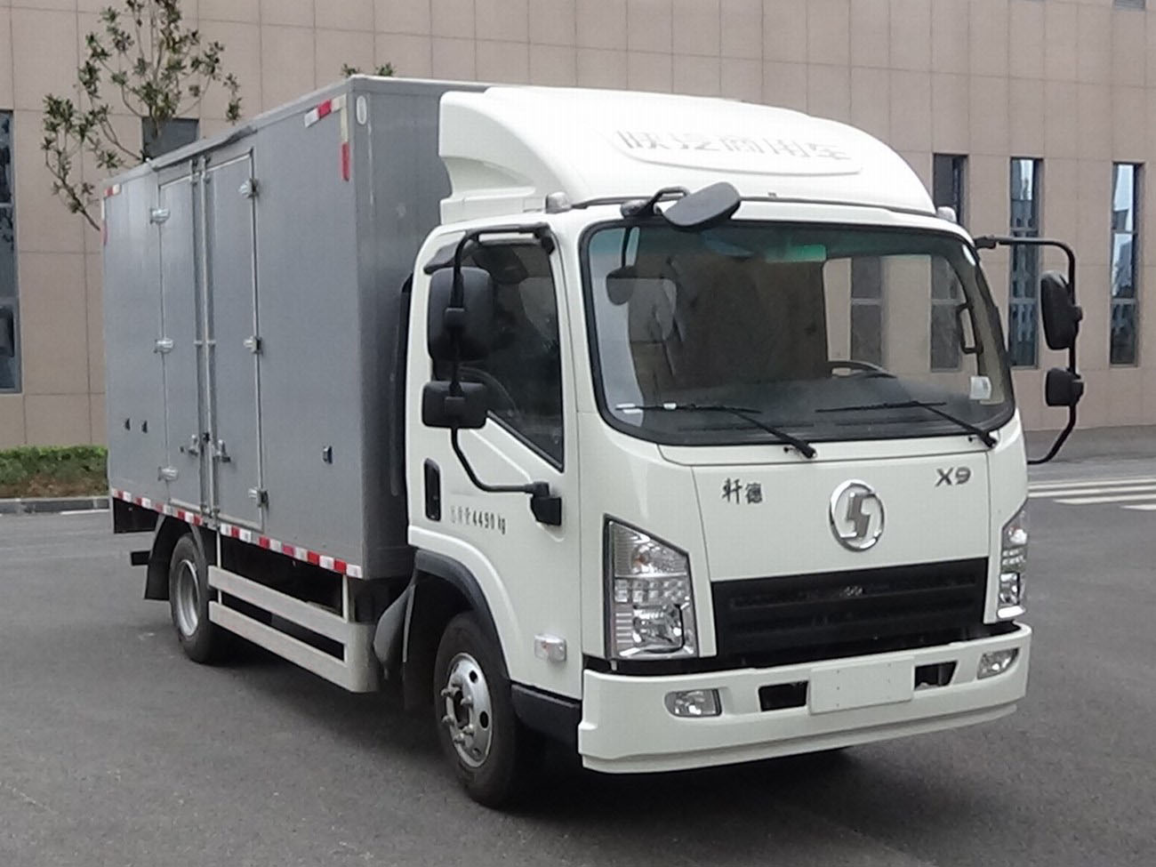 陜汽牌SX5042XXYNP6331廂式運(yùn)輸車公告圖片