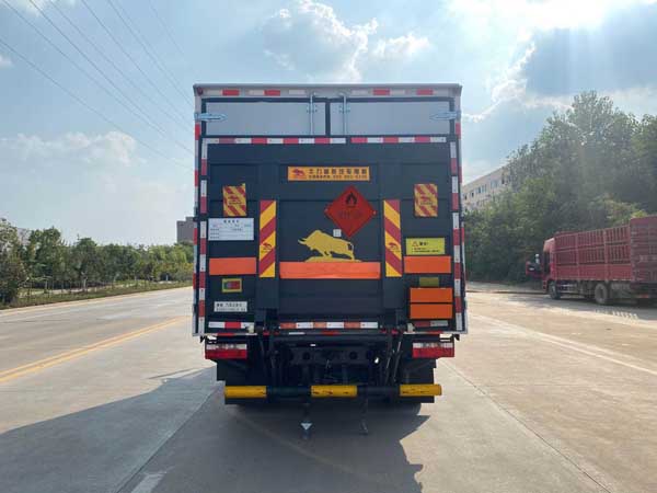 楚勝牌CSC5095XRQ6易燃?xì)怏w廂式運(yùn)輸車(chē)公告圖片
