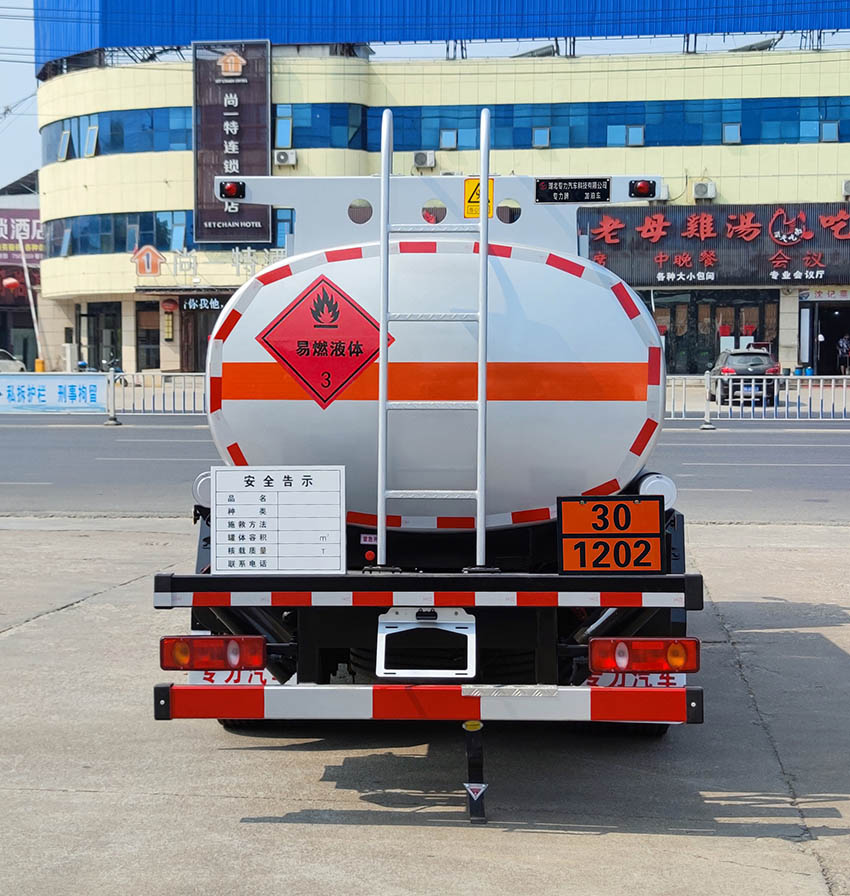 專(zhuān)力牌ZLC5126GYYEC6運(yùn)油車(chē)公告圖片