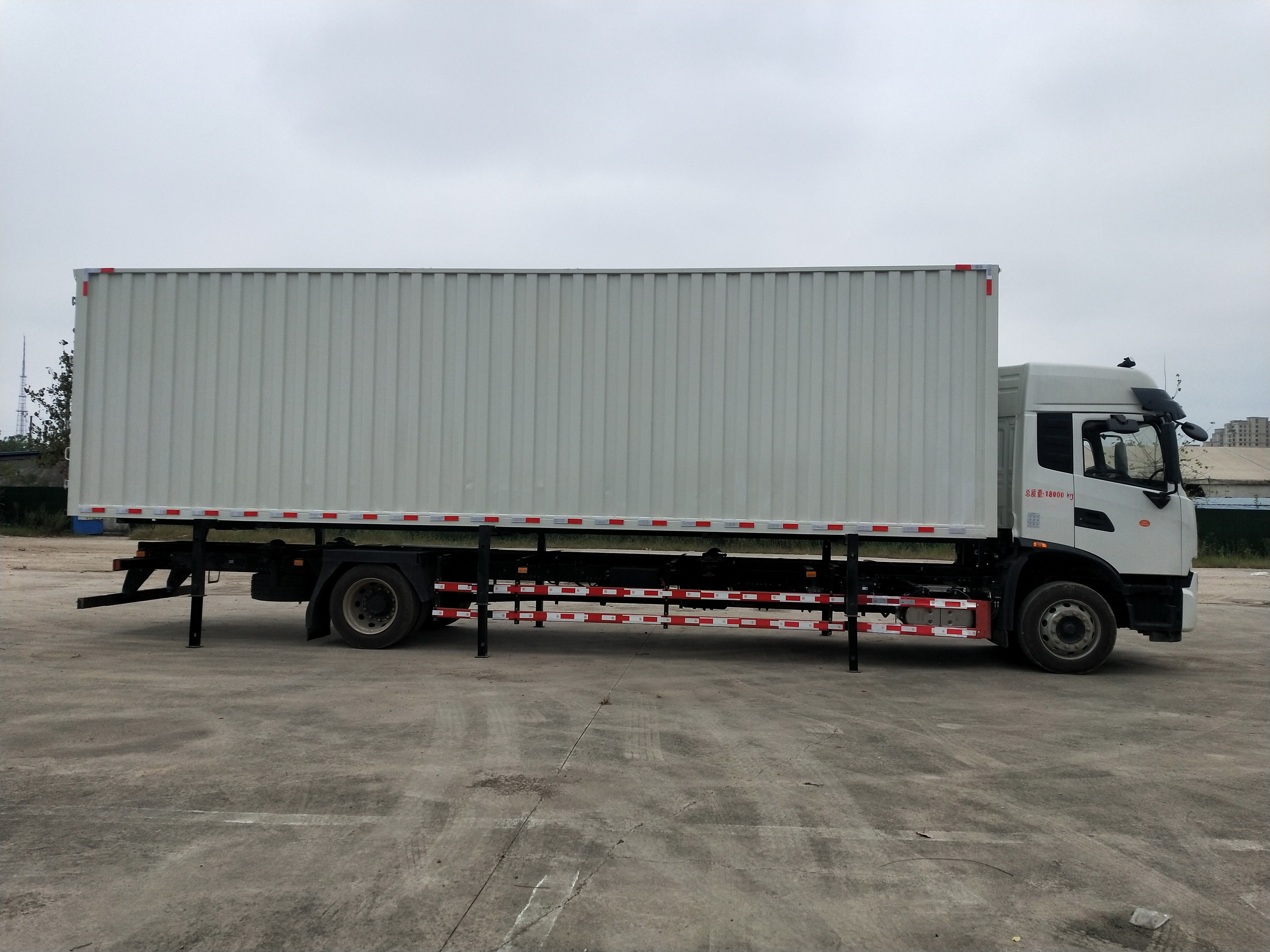 東風(fēng)牌DFC5180ZKXAXV車廂可卸式汽車公告圖片