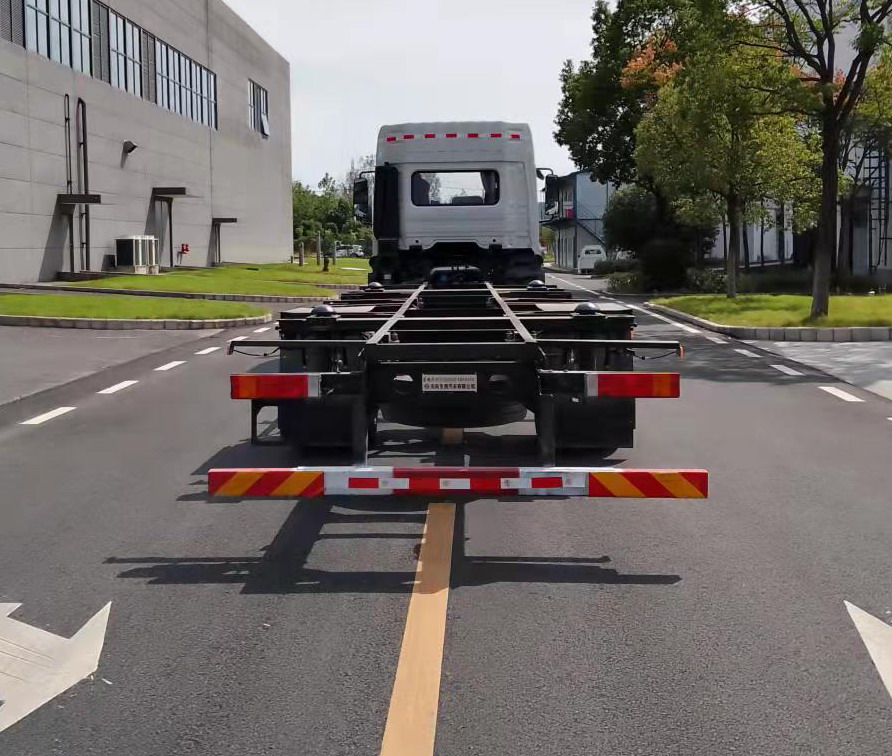 東風(fēng)牌DFC5180ZKXAXV車廂可卸式汽車公告圖片