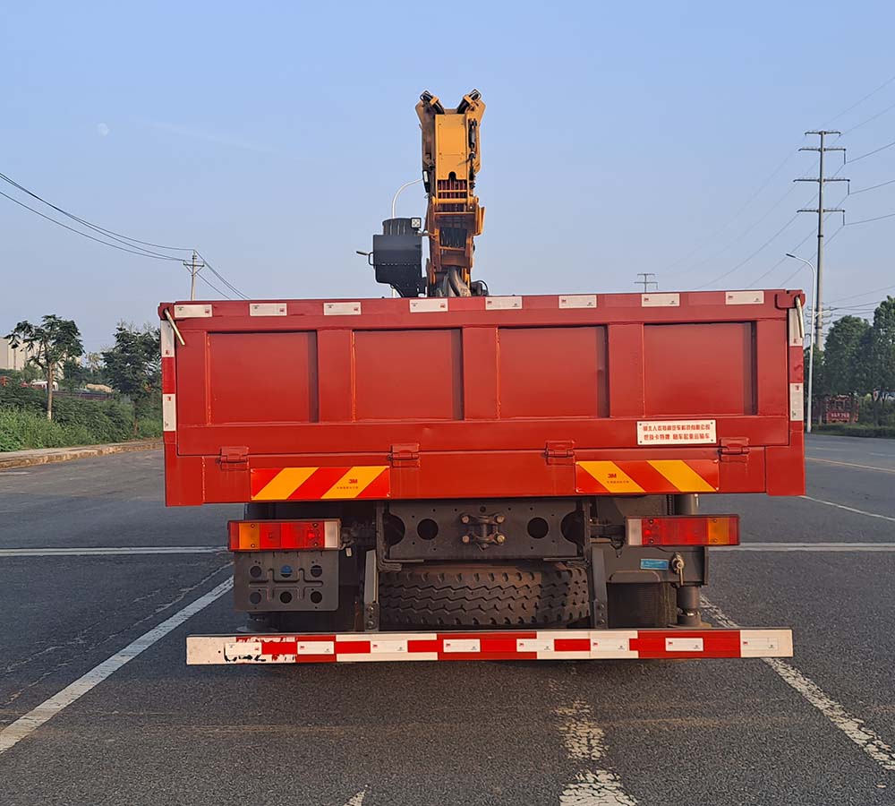 猛卡士特牌XCL5310JSQ6隨車起重運輸車公告圖片
