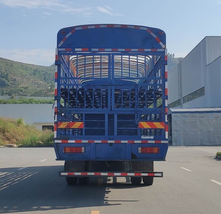 乘龍牌LZ5251CCQH5CC1畜禽運(yùn)輸車公告圖片
