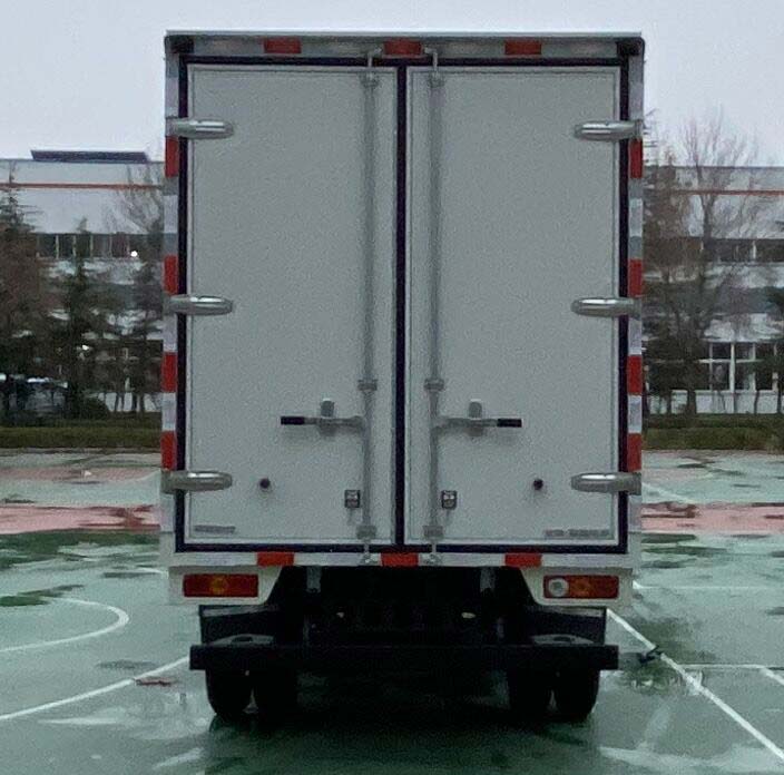 福田牌BJ5045XXYAJB5-27廂式運(yùn)輸車(chē)公告圖片