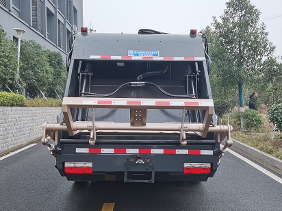 程力威牌CLW5121ZYS6LZ壓縮式垃圾車公告圖片