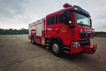 云鶴牌WHG5180GXFPM60/ZVIA泡沫消防車公告圖片
