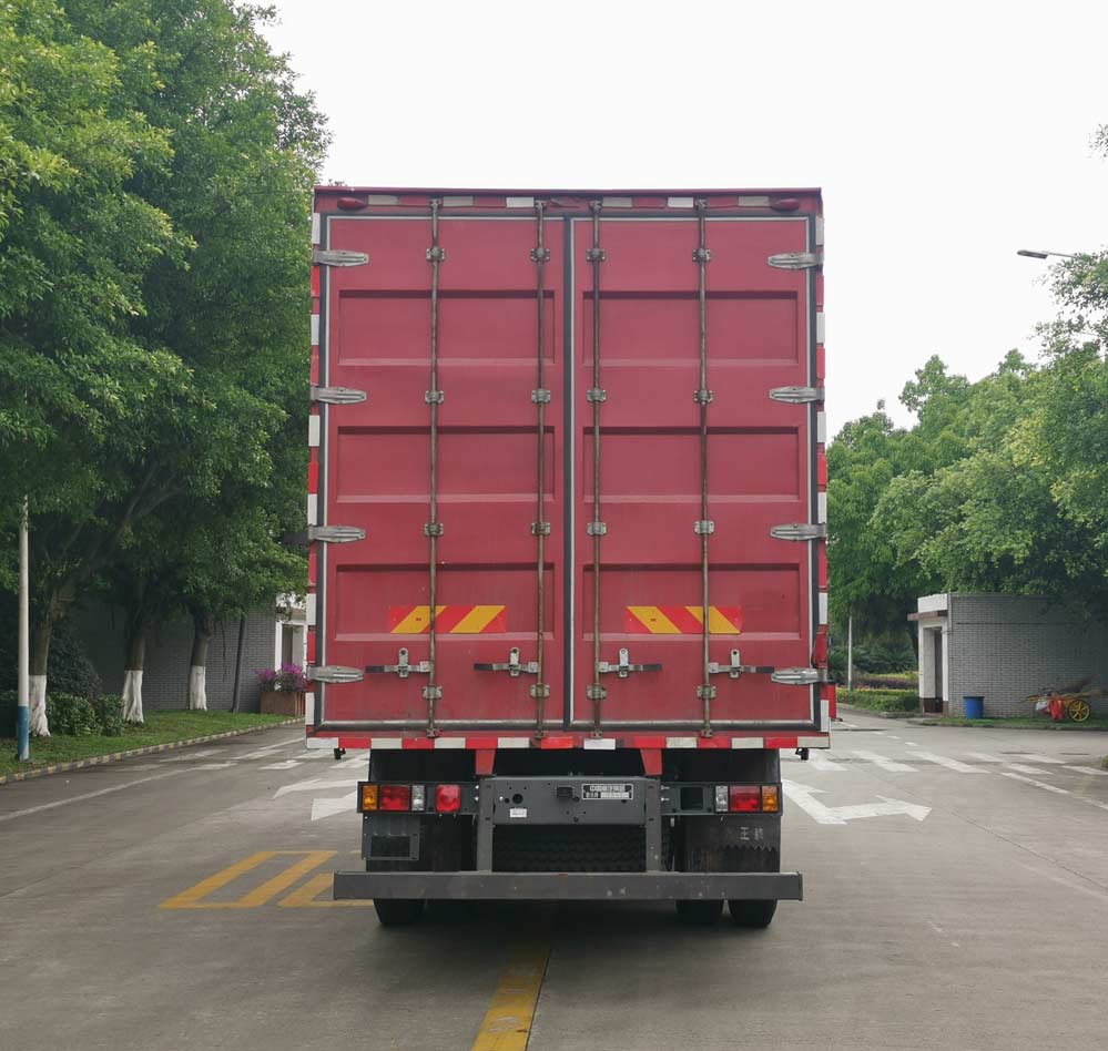 豪沃牌ZZ5184XXYN5617F1廂式運輸車公告圖片