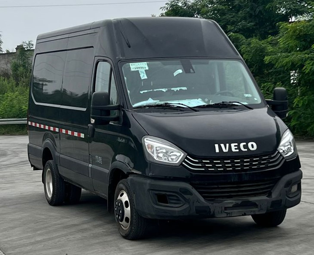 依維柯牌NJ5046XXYEE6廂式運(yùn)輸車(chē)公告圖片