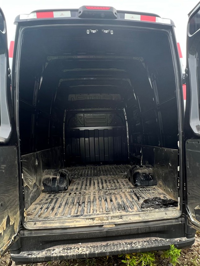 依維柯牌NJ5046XXYEE6廂式運(yùn)輸車(chē)公告圖片