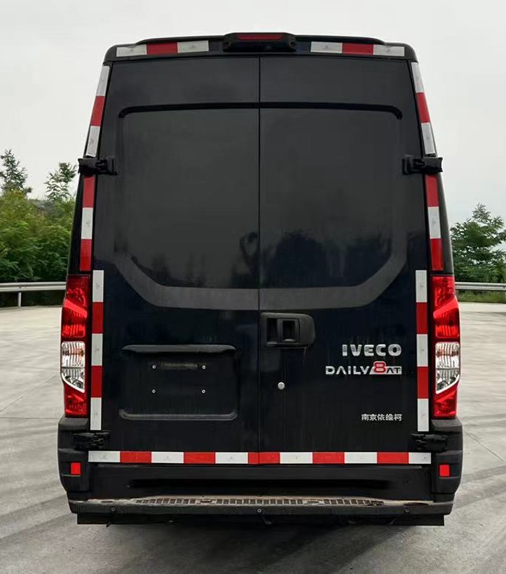 依維柯牌NJ5046XXYEE6廂式運(yùn)輸車(chē)公告圖片
