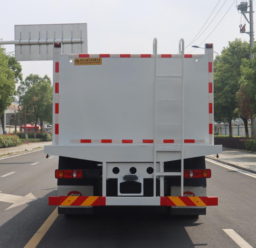 中汽力威牌HLW5181TSC6DF鮮活水產(chǎn)品運(yùn)輸車公告圖片