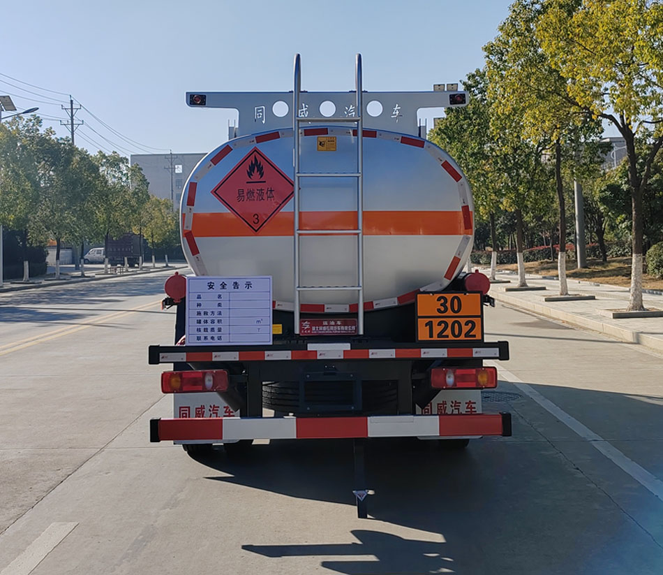 专威牌HTW5126GYYEC6运油车公告图片