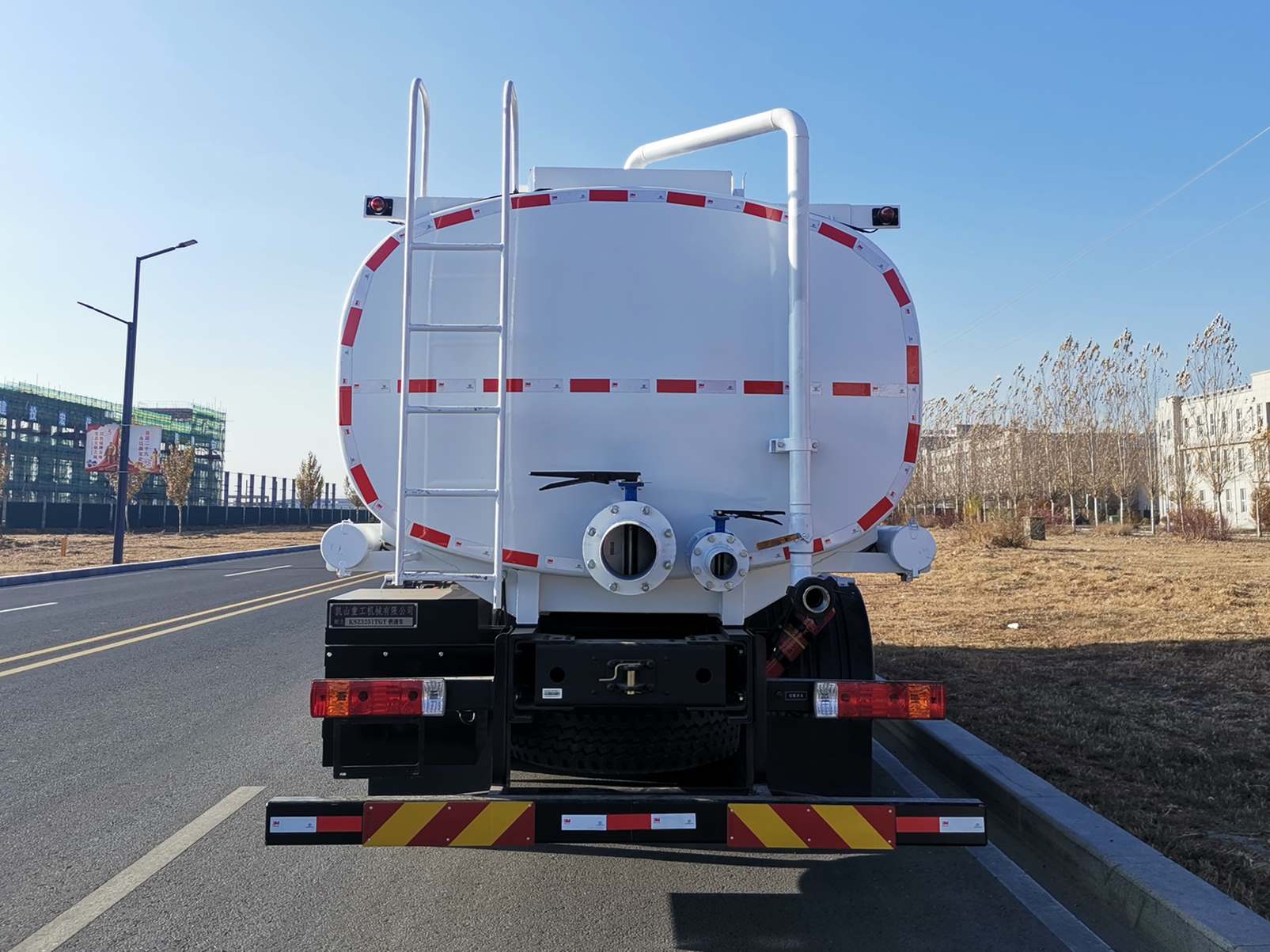 耐力牌KSZ5251TGY供液车公告图片