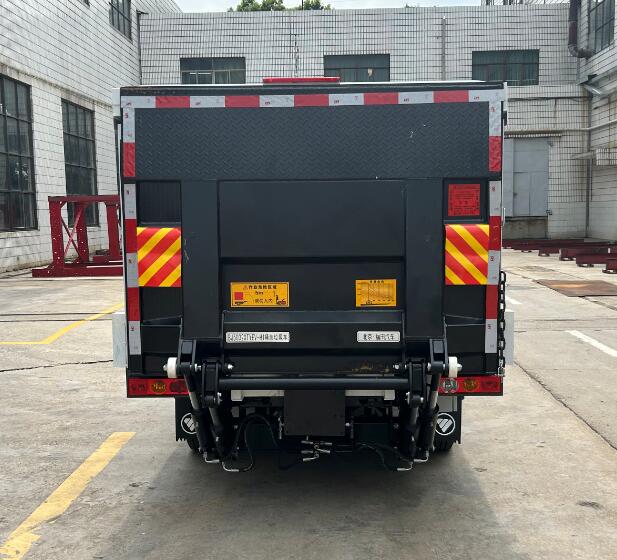 福田牌BJ5032XTYEV-H1纯电动密闭式桶装垃圾车公告图片