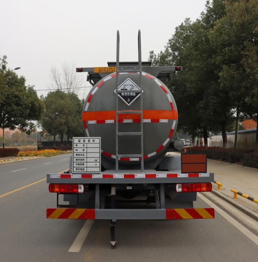 中汽力威牌HLW5180GFWCA6腐蝕性物品罐式運(yùn)輸車公告圖片