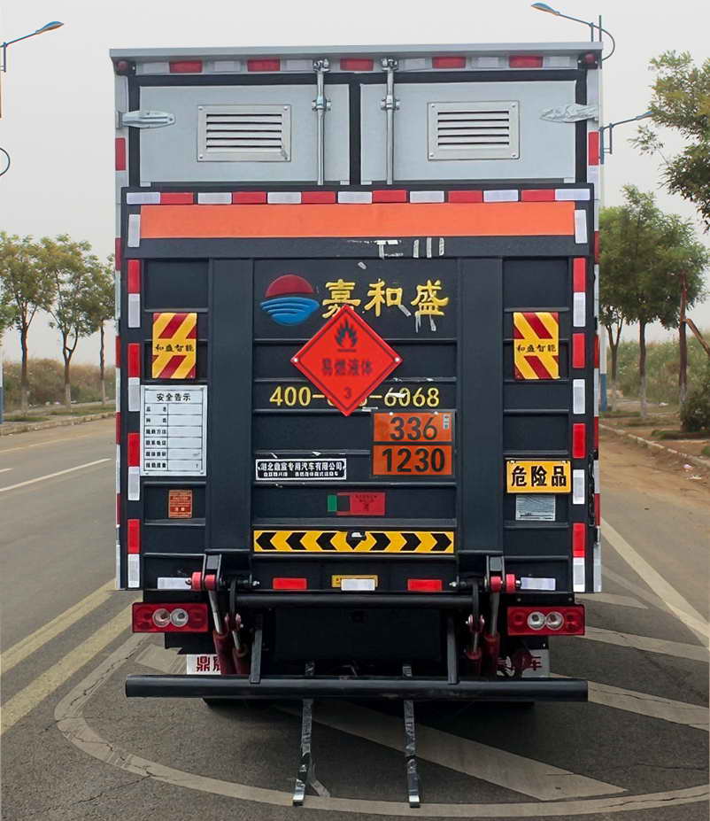 鼎宸腾兴牌DCZ5045XRYBJ6易燃液体厢式运输车公告图片