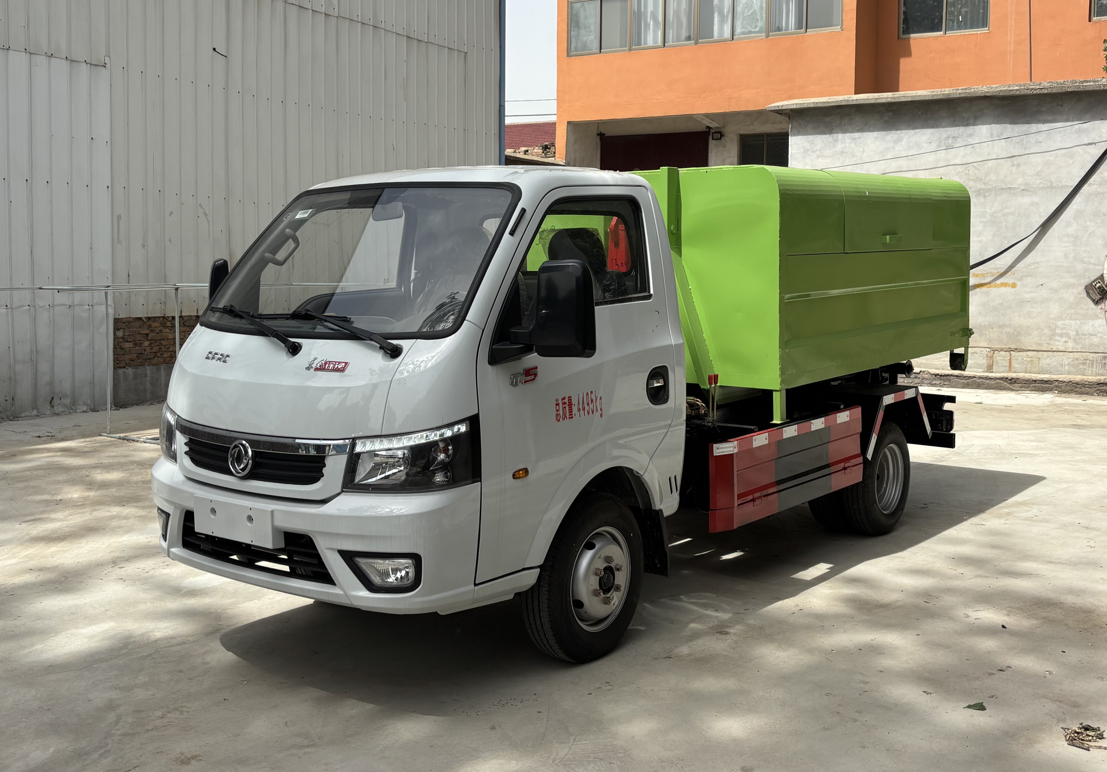 祥农达牌SGW5040ZXXEQ6车厢可卸式垃圾车公告图片