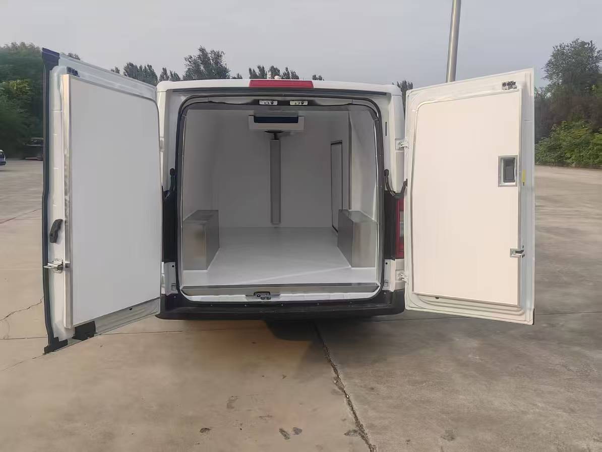布隆牌LLL5030XLCEV纯电动冷藏车公告图片