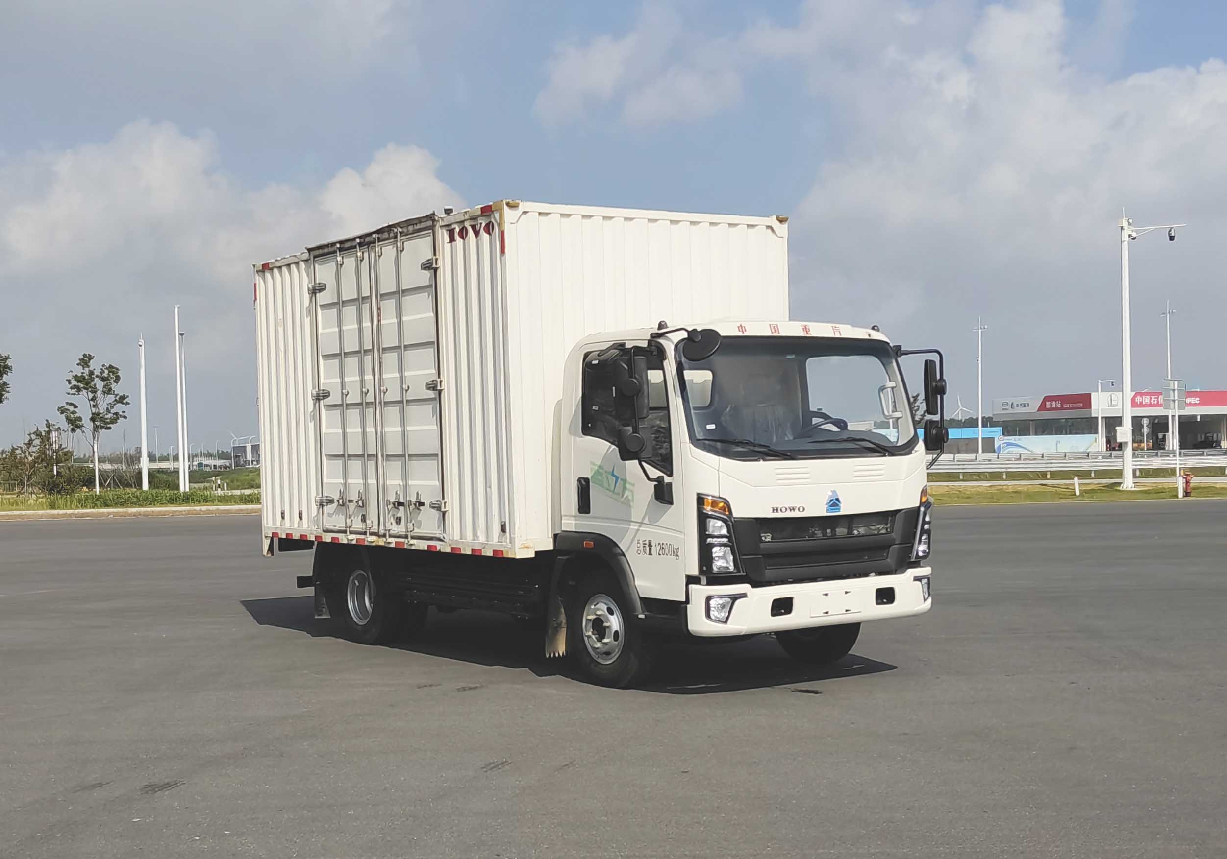 豪沃牌ZZ5137XXYK3615Z1BEVF1纯电动厢式货车