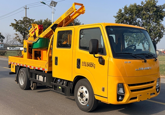 路鑫牌NJJ5065TQX6护栏抢修车公告图片