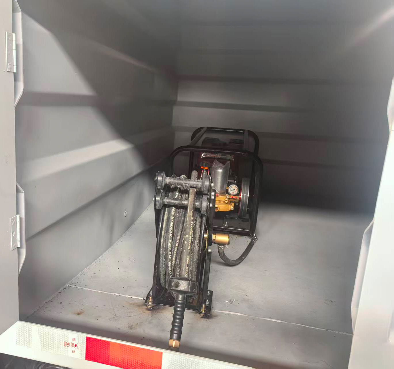 瑞林泰牌SPV5046TCXBJ6路面冲洗车公告图片