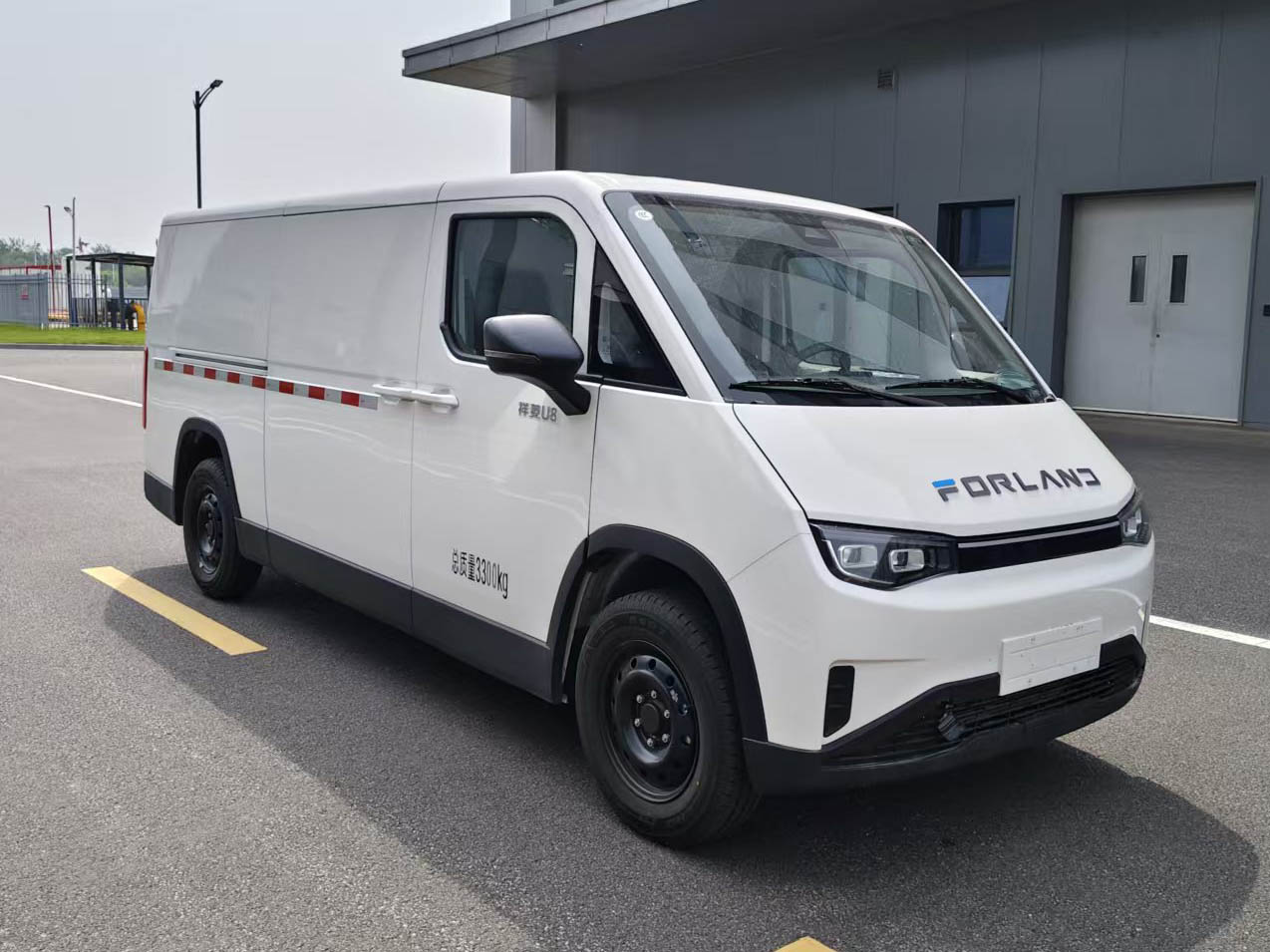 BJ5033XXYEV04 福田牌纯电动厢式货车图片