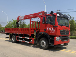 随车起重运输车