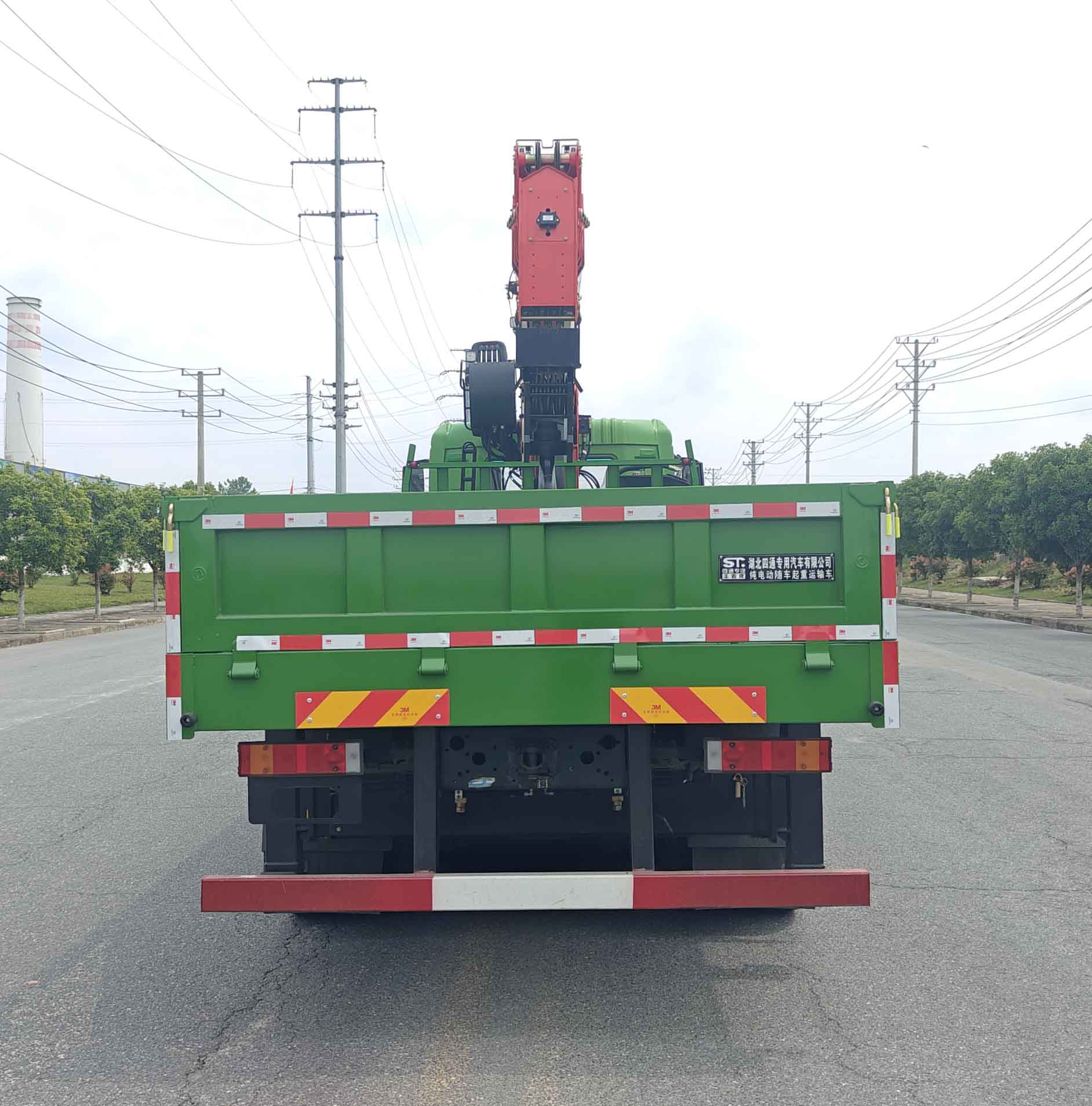 丰霸牌STD5310JSQBEV纯电动随车起重运输车公告图片