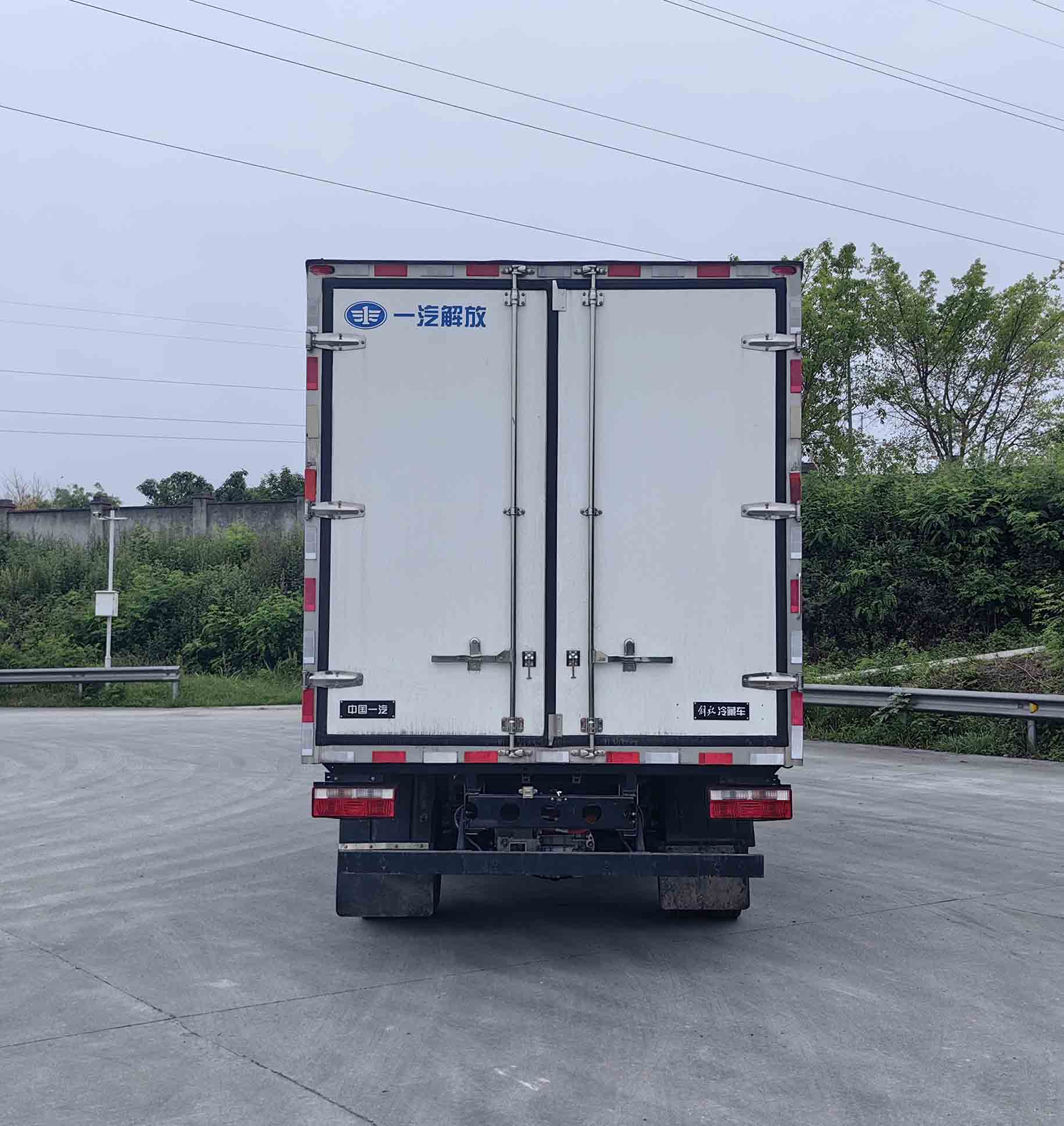 解放牌CA5049XLCP40L4BEVA84纯电动冷藏车公告图片