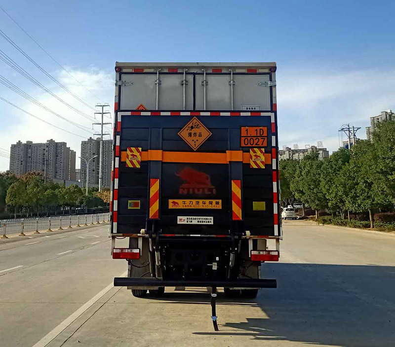 楚飞牌CLQ5170XQY6E爆破器材运输车公告图片