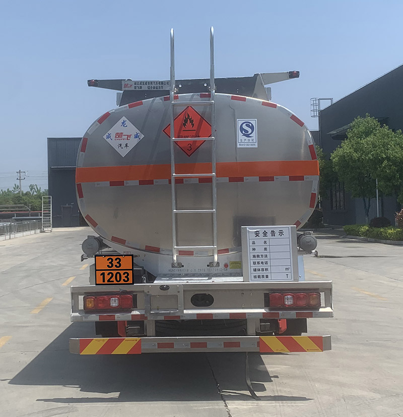 楚飞牌CLQ5321GYY6SXA铝合金运油车公告图片
