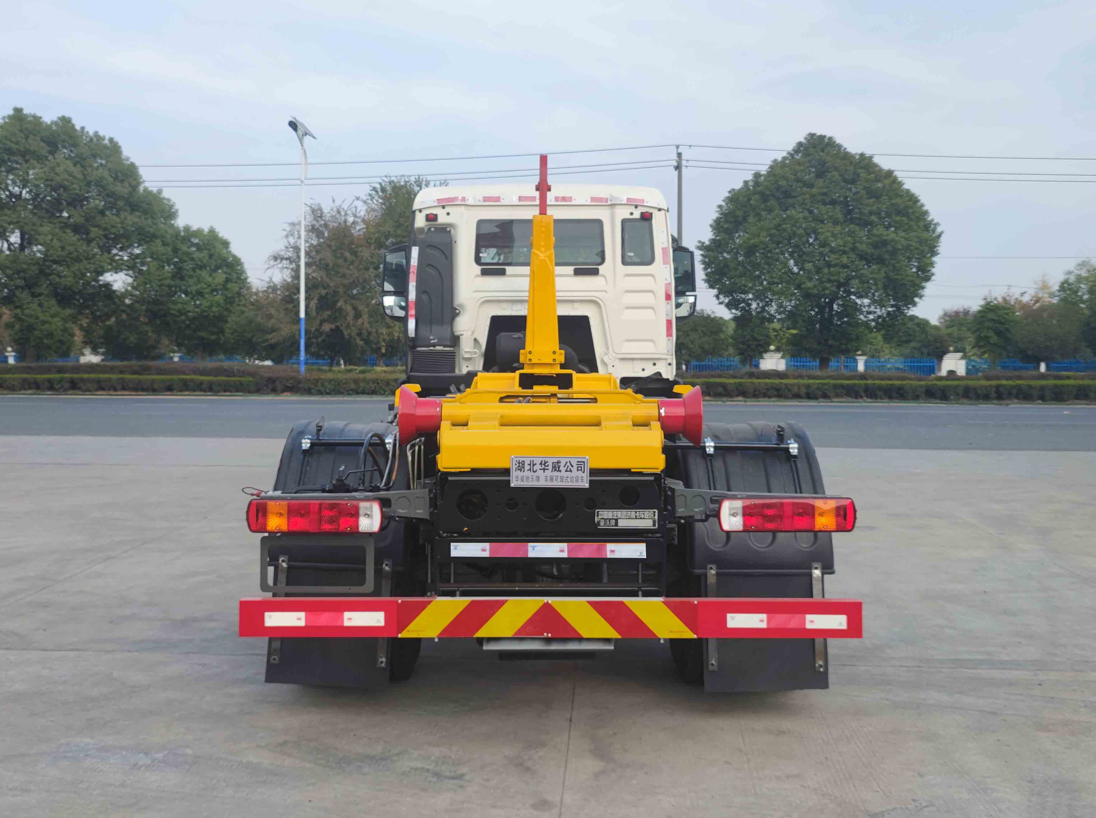 華威馳樂牌SGZ5180ZXXZZ6T5車廂可卸式垃圾車公告圖片