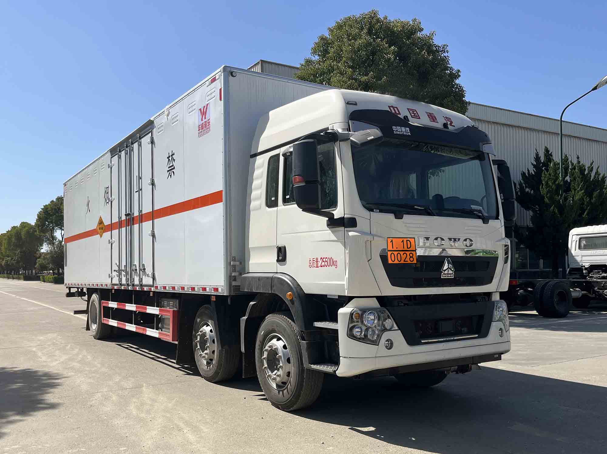華威馳樂牌SGZ5260XQYZZ6T5爆破器材運(yùn)輸車公告圖片
